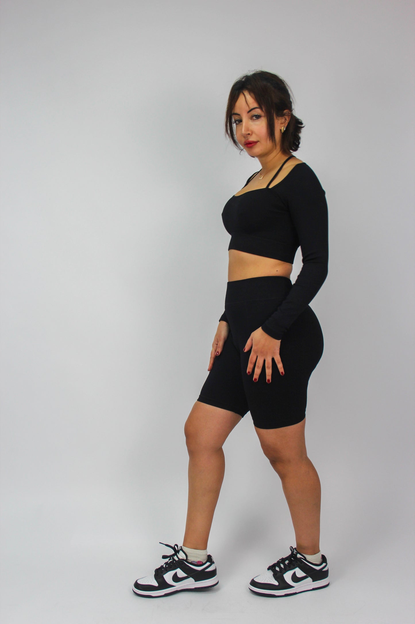 Zwarte geribbelde sportkledingset met lange mouwen en korte broek