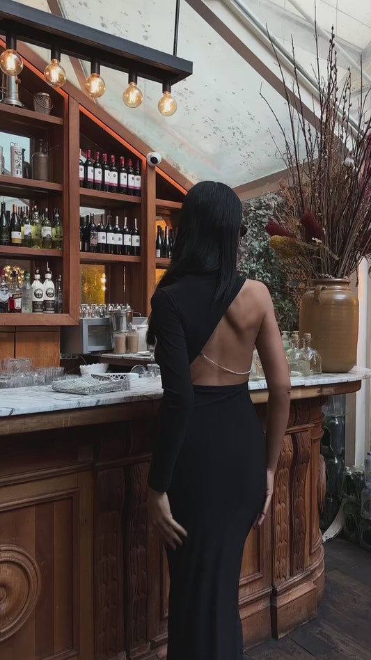 Jurk met Blote Rug versierd met ketting