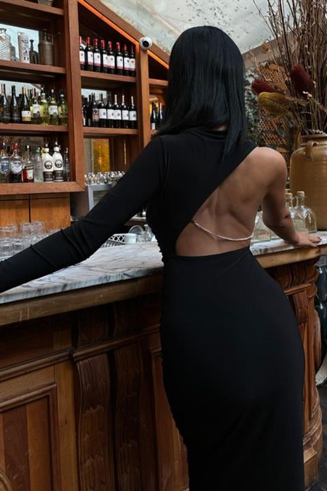 Jurk met Blote Rug versierd met ketting