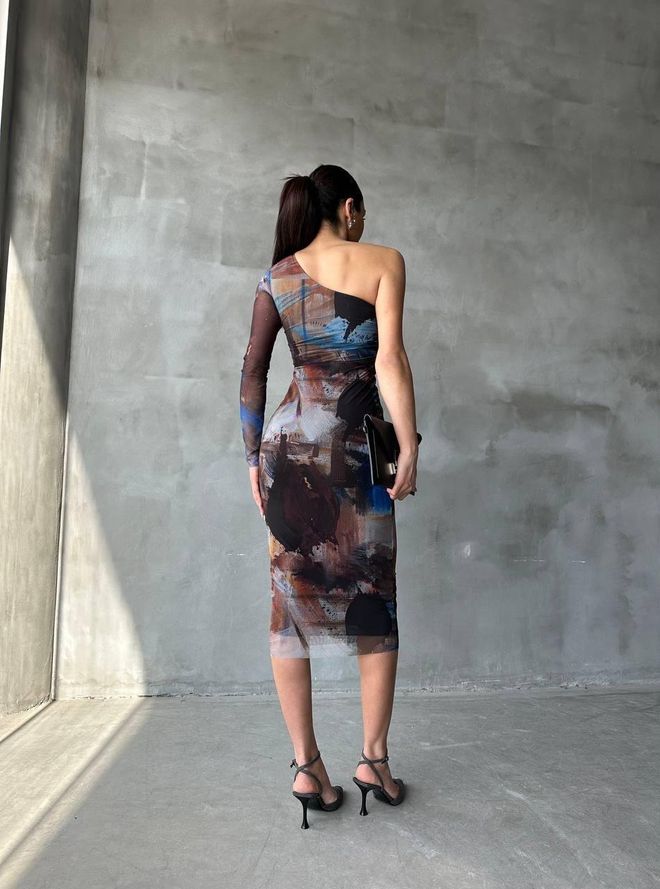 One-shoulder dress